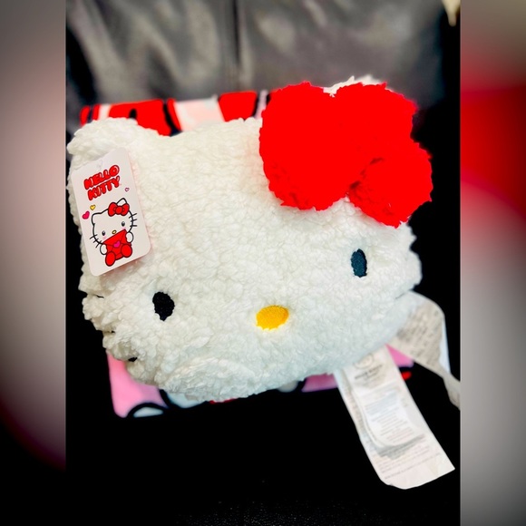 NEW HELLO KITTY NOGGINZ PILLOW & PLUSH BLANKET SET - Picture 3 of 9